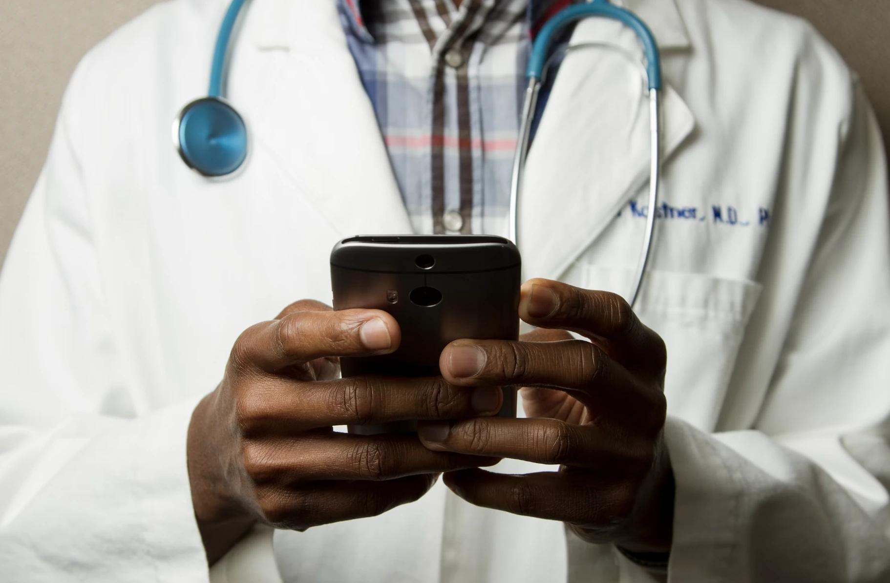 UCSF принимает в работу AI-секретарей для улучшения взаимодействия между врачом и пациентом