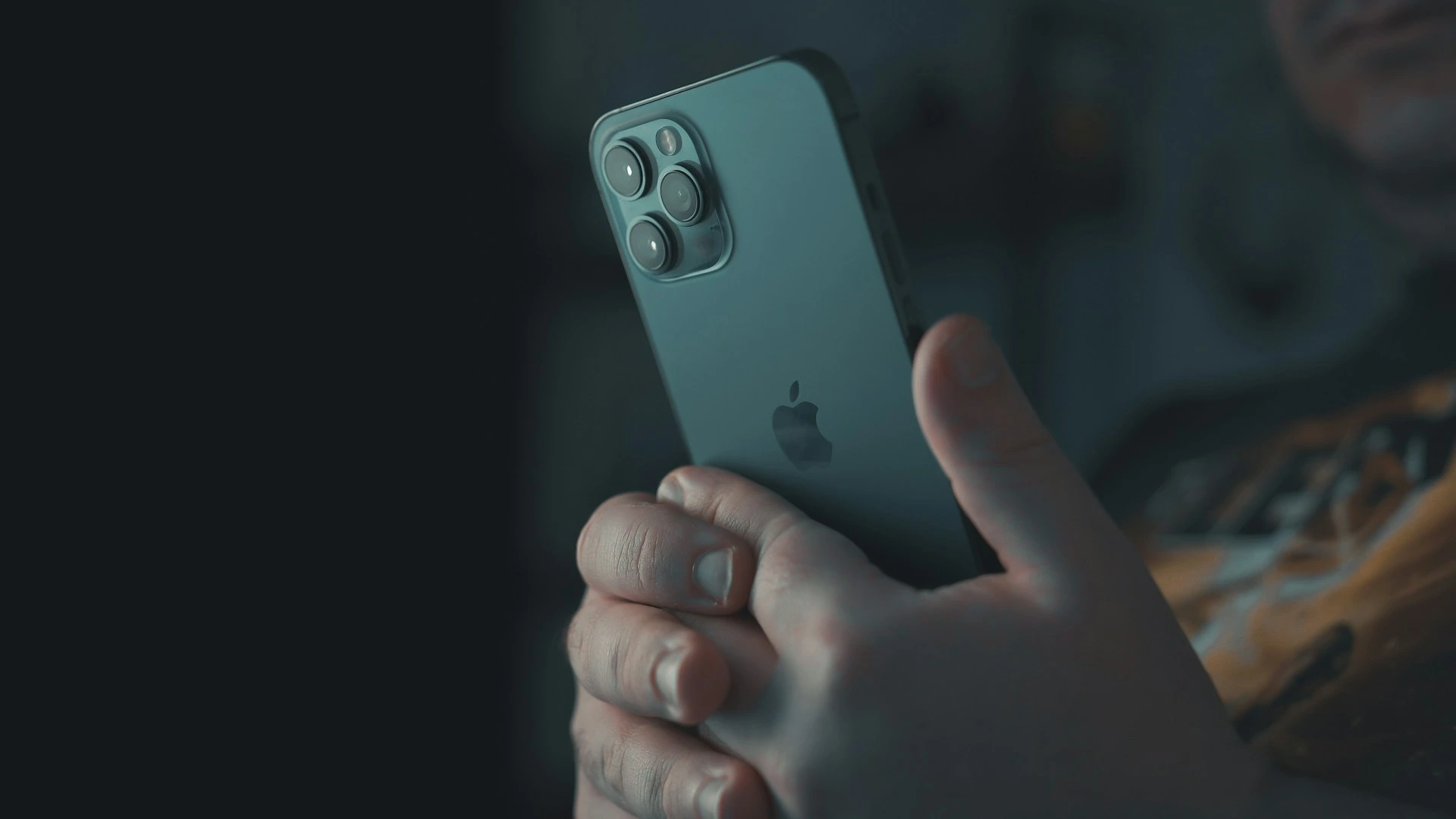Apple исправит ошибку в функции диктовки iPhone, заменяющую слово «расист» на «Трамп»