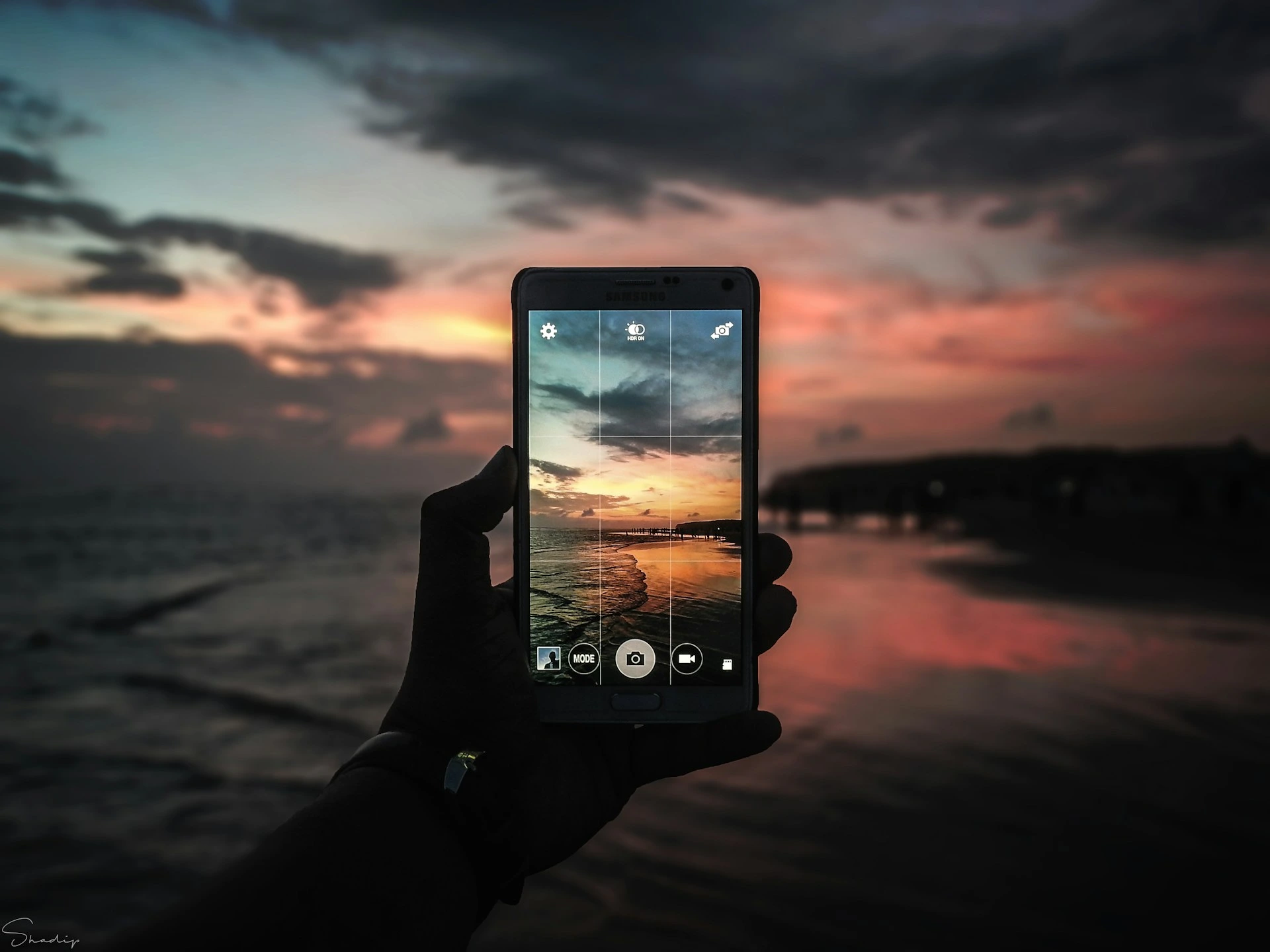 Приложение для обмена фотографиями от Bluesky, Flashes, теперь доступно в App Store