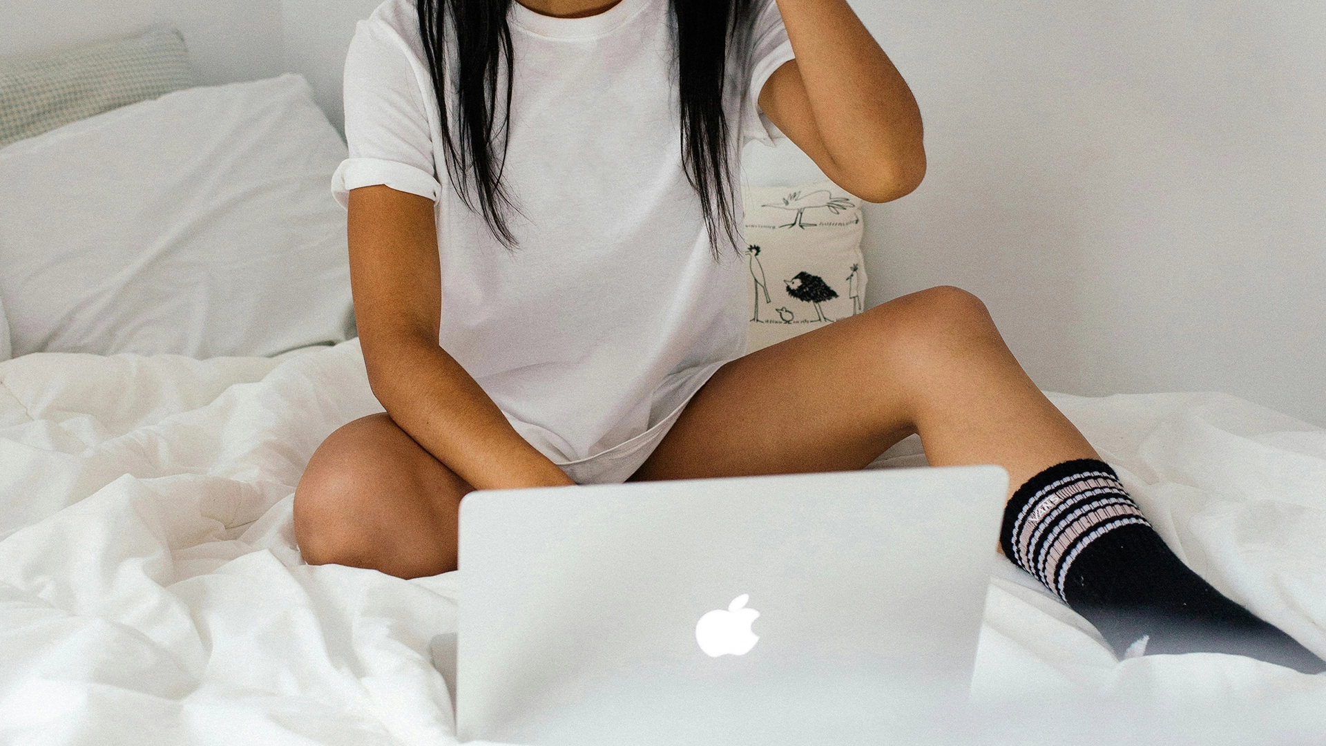 Подписчики подают в суд на OnlyFans, утверждая, что их обманули, заставив разговаривать с ИИ