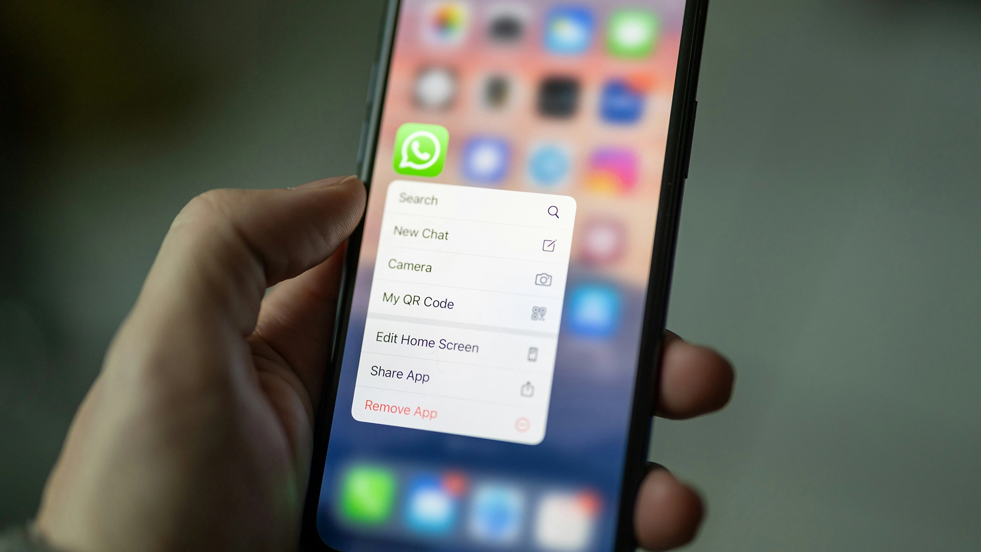 Дешевые телефоны идут с поддельным WhatsApp, который крадет криптовалюту