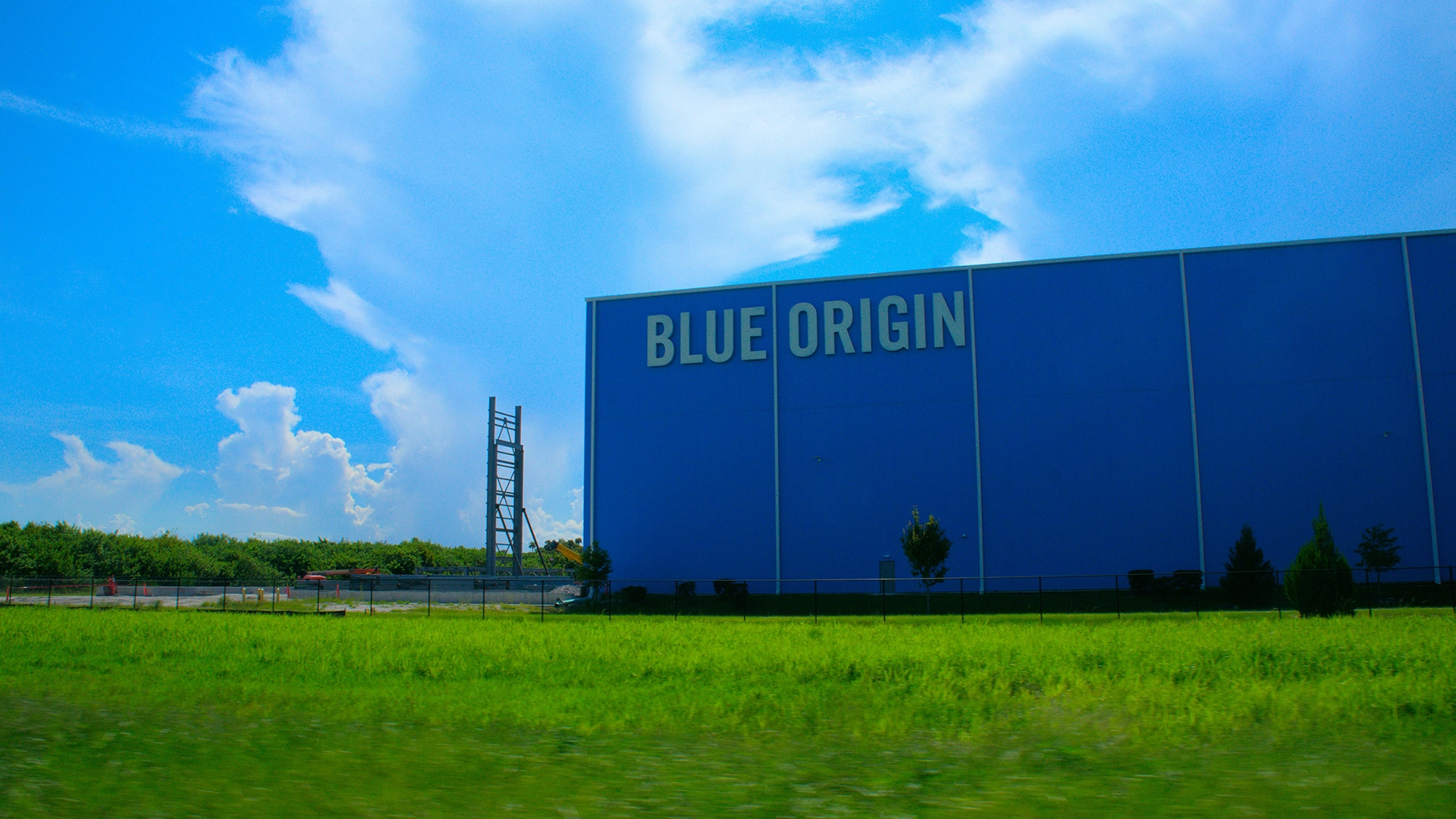 Blue Origin готовится запустить первый полностью женский экипаж в космос, включая Кэти Перри и Лорен Санчес