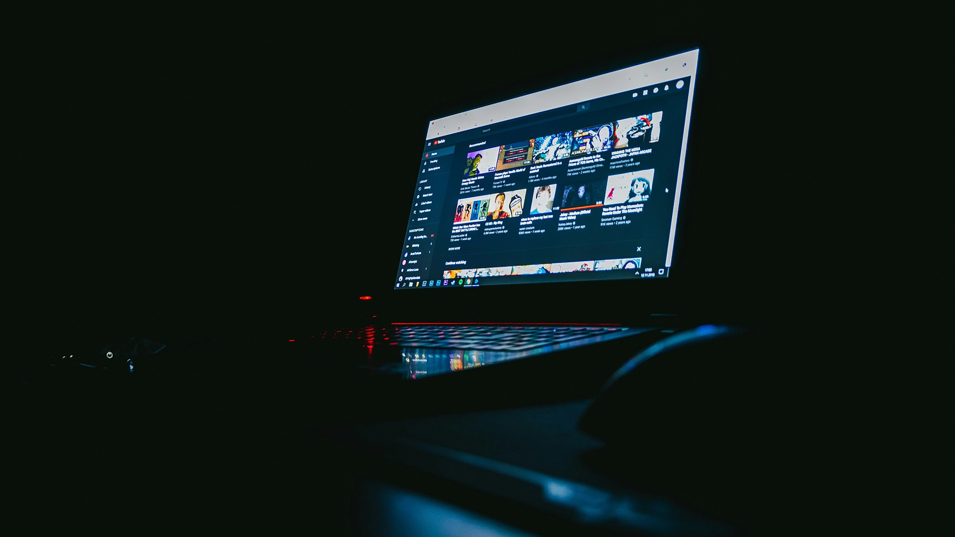 YouTube Смягчает Стандарты Модерации