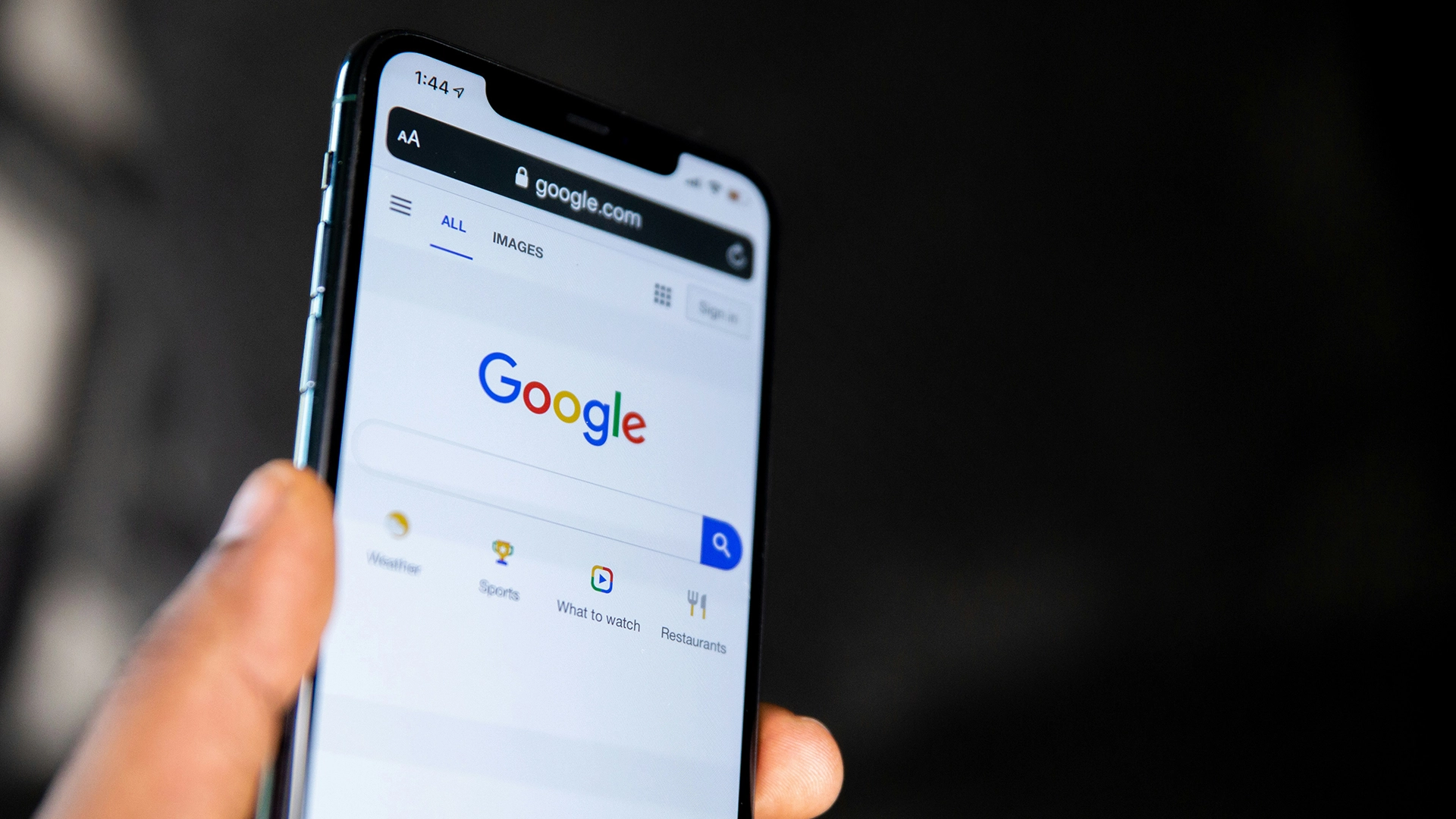 Google Добавляет AI-Резюме в Ленту Discover