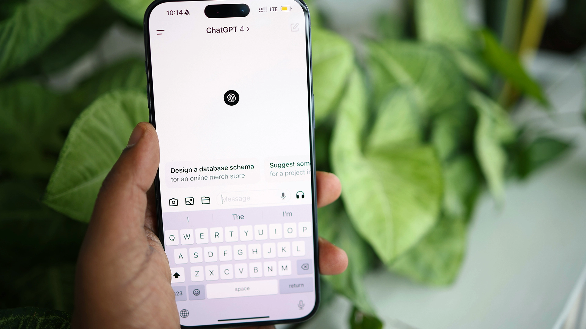 Тысячи чатов ChatGPT случайно стали общедоступными