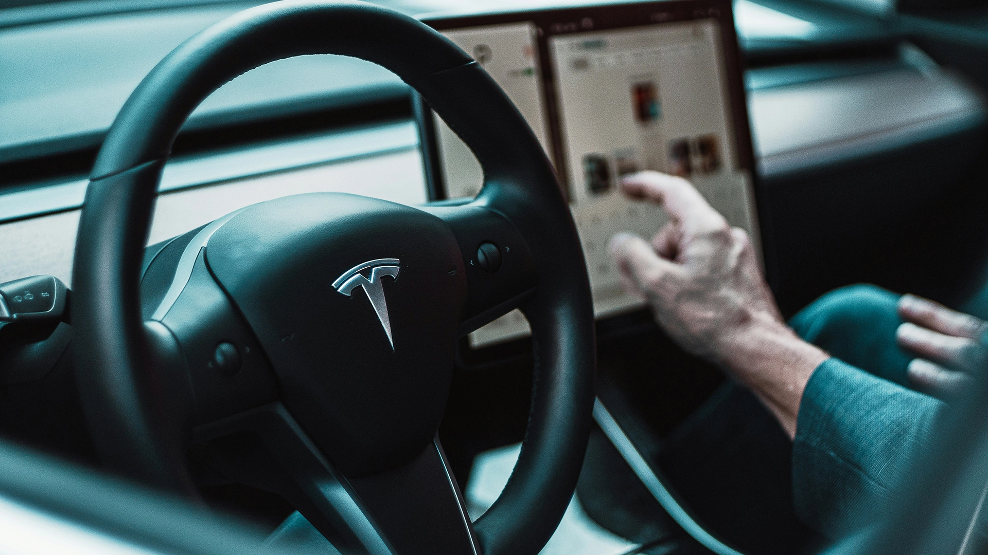 Tesla получила вердикт на $243M после того, как хакер восстановил данные о крушении