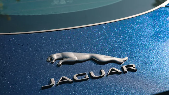 Кибератака приостанавливает работу Jaguar Land Rover, угрожая тысячам рабочих мест