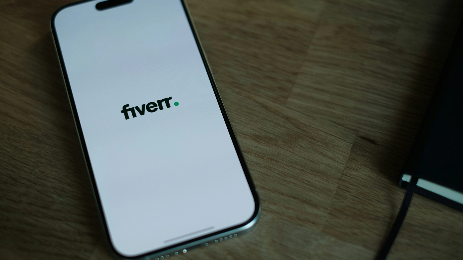 Fiverr переходит на структуру AI и увольняет 30% своего персонала